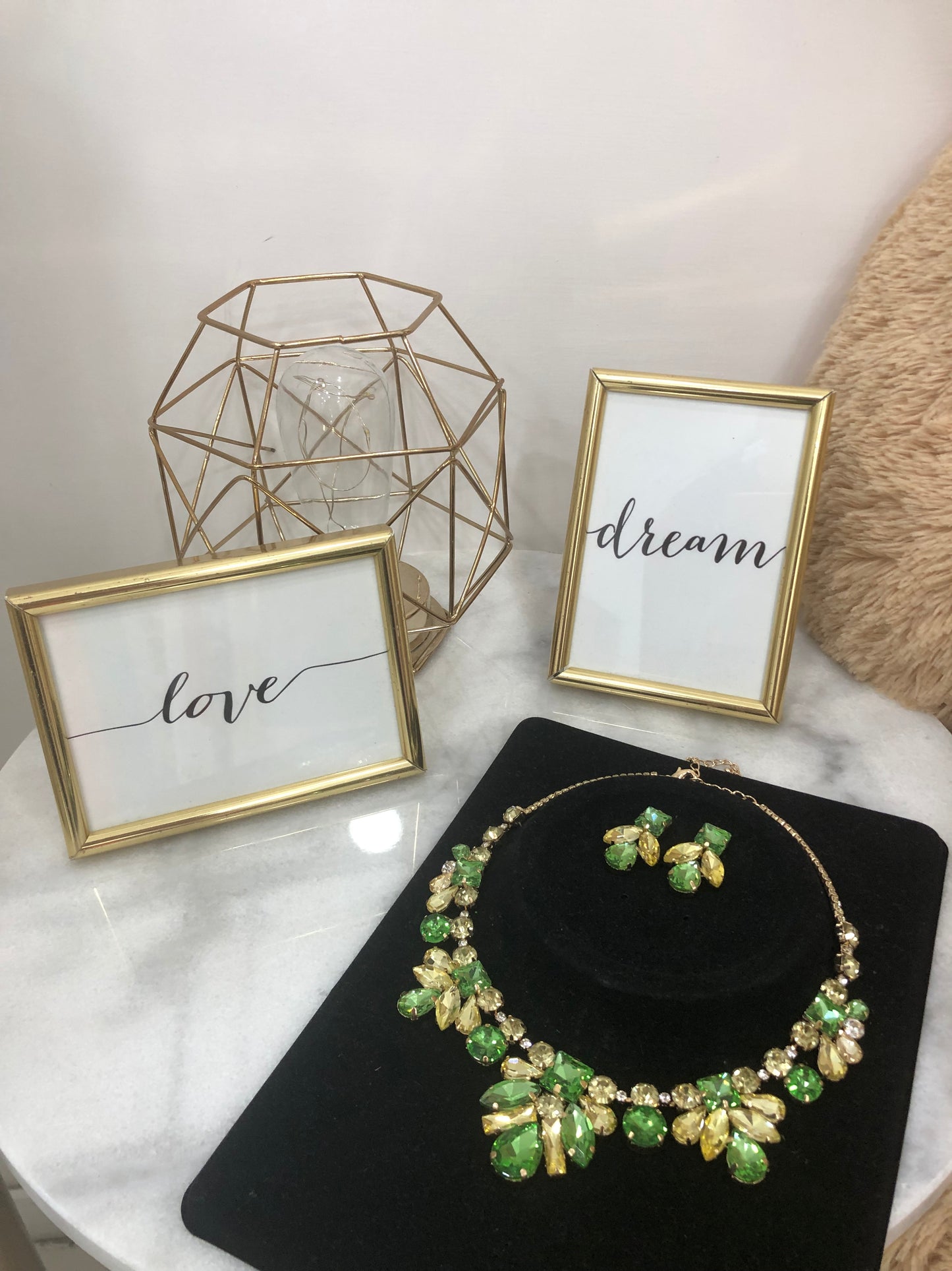 Set collana e orecchini con cristalli verdi