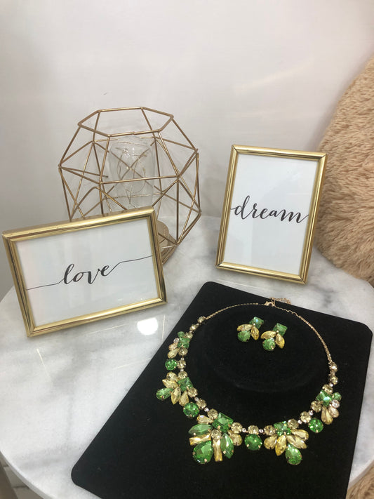 Set collana e orecchini con cristalli verdi